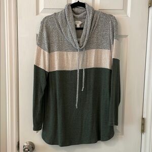 Gray and Green Women's Sweater